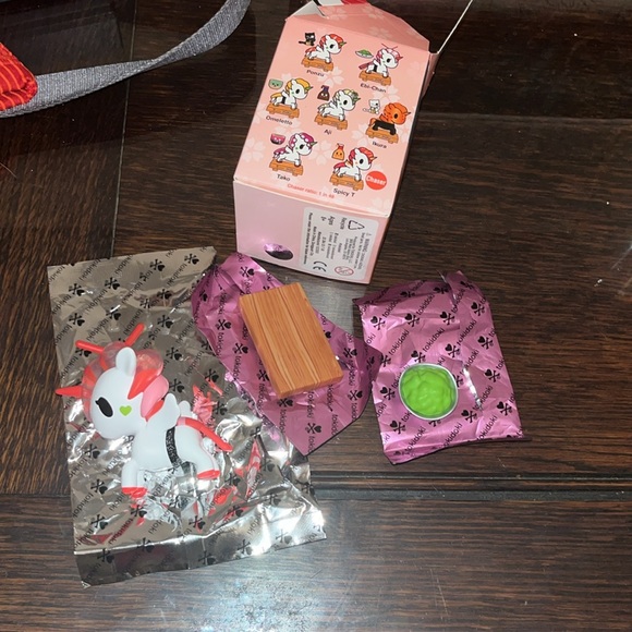 Tokidoki Unicorno Sushi Series - Picture 4 of 4